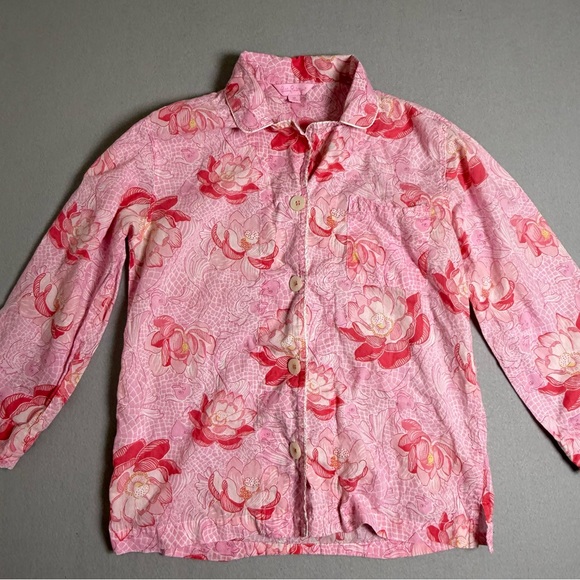 Lilly Pulitzer Tops - Lilly Pulitzer Pink Top Pink Flowers Buttons Cotton 3/4 Top XS Floral Blouse